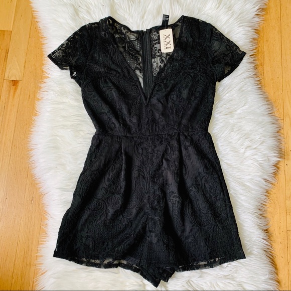 NWT XXI Black Lace Short Sleeve Romper Size Medium - Picture 1 of 6